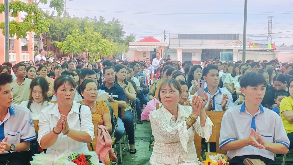 Lễ tri ân trưởng thành học sinh lớp 12 niên khóa 2023 - 2026