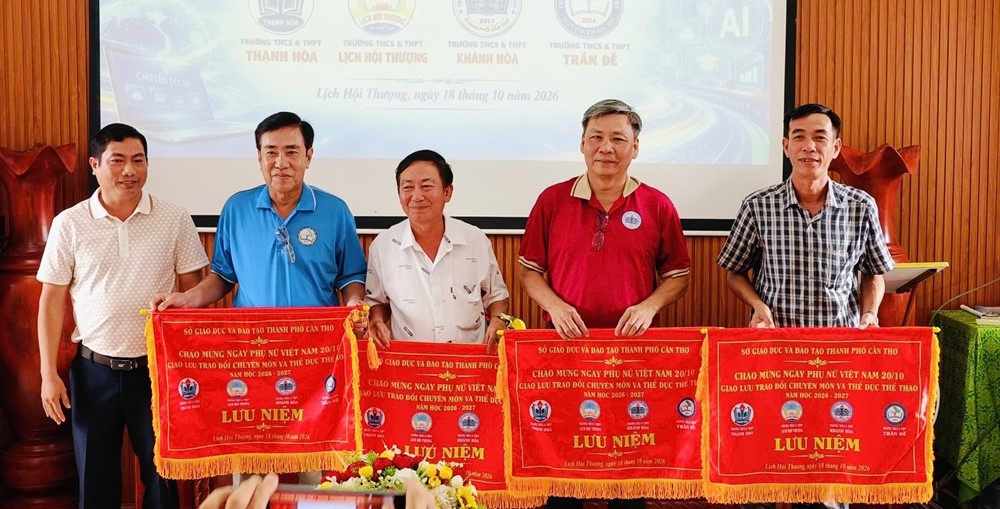 Giao lưu chào mừng ngày Phụ nữ Việt Nam 20/10