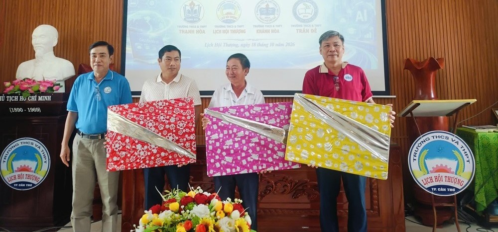 Giao lưu chào mừng ngày Phụ nữ Việt Nam 20/10