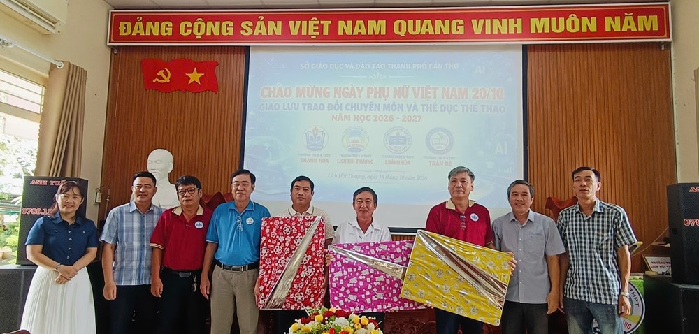 Giao lưu chào mừng ngày Phụ nữ Việt Nam 20/10