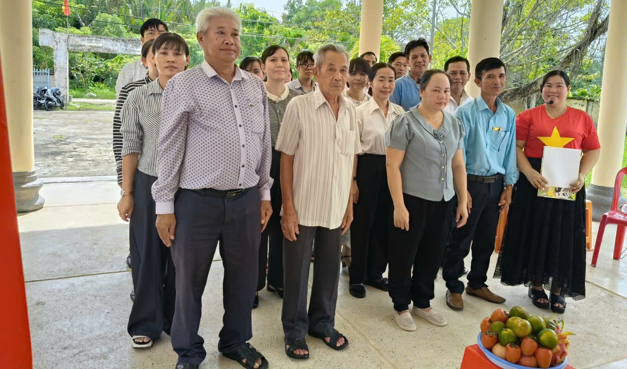 Học tập và thực hành tư tưởng, đạo đức, phương pháp, phong cách Hồ Chí Minh theo tinh thần Chỉ thị số 07-CT/TW