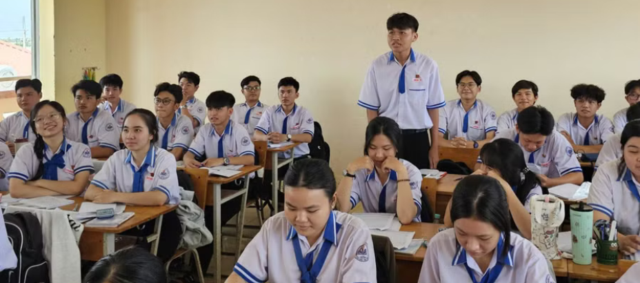 Sơn Minh Đình - Lớp 12A1- Đạt giải Nhất môn Ngữ Văn kỳ thi học sinh giỏi cấp thành phố